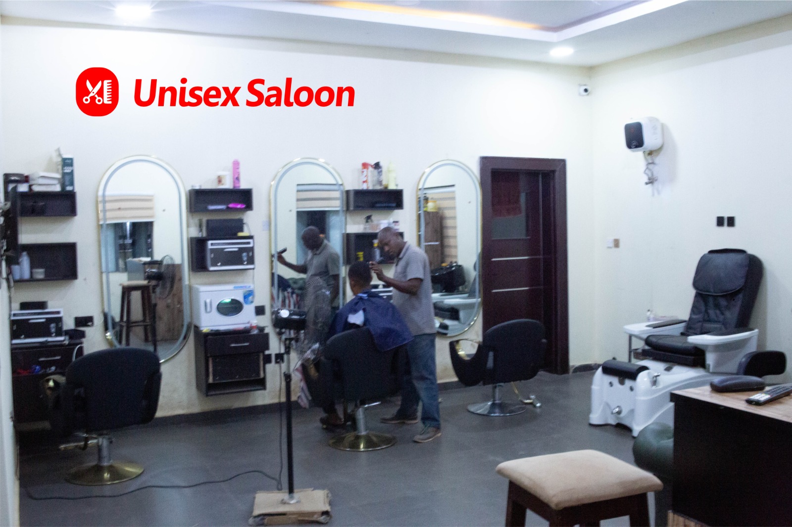 Unisex Saloon